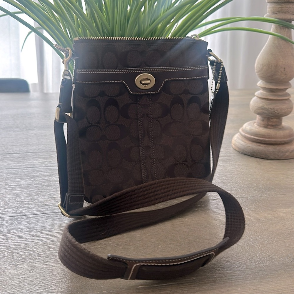Crossbody chocolate brown Coach purse